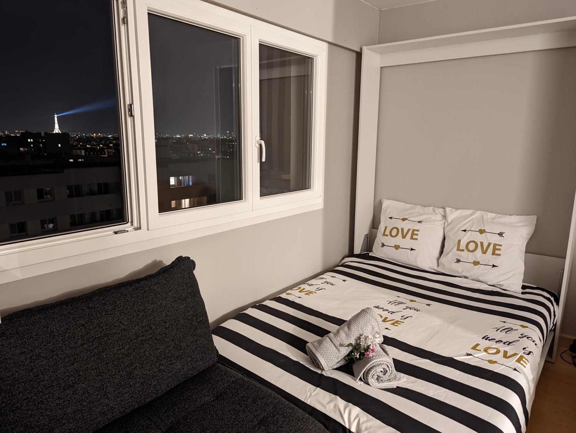 Charming Studio With Eiffel View ปารีส ภายนอก รูปภาพ