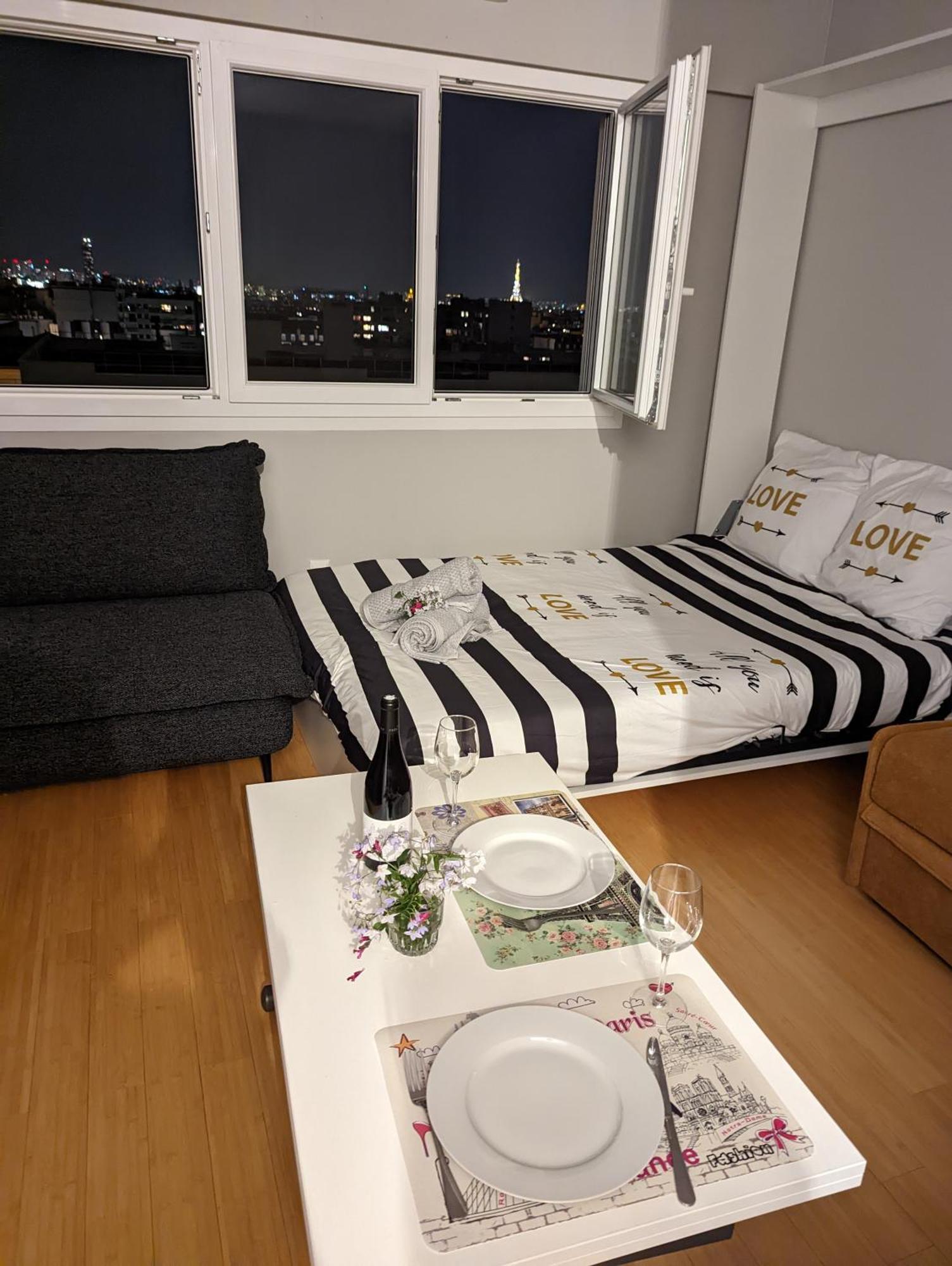 Charming Studio With Eiffel View ปารีส ภายนอก รูปภาพ
